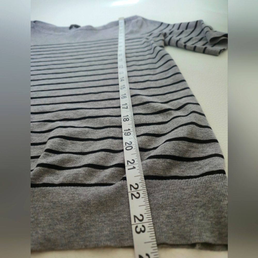 Banana Republic Gray Striped Top - Picture 7 of 9